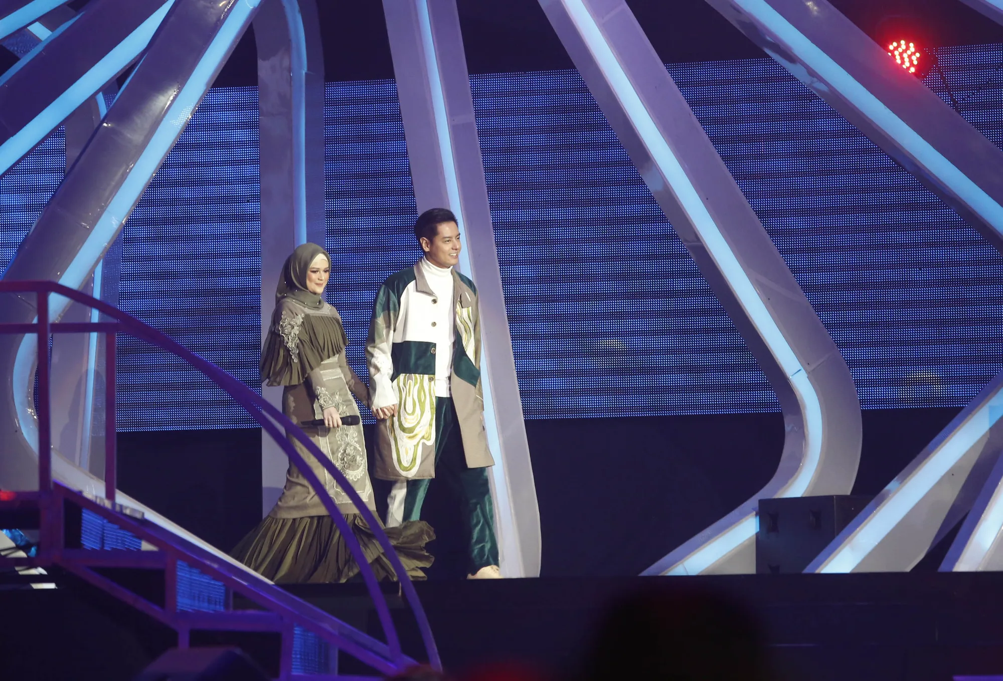 Roger Danuarta - Cut Meyriska di HUT SCTV ke-29 © KapanLagi.com/Muhammad Akrom Sukarya