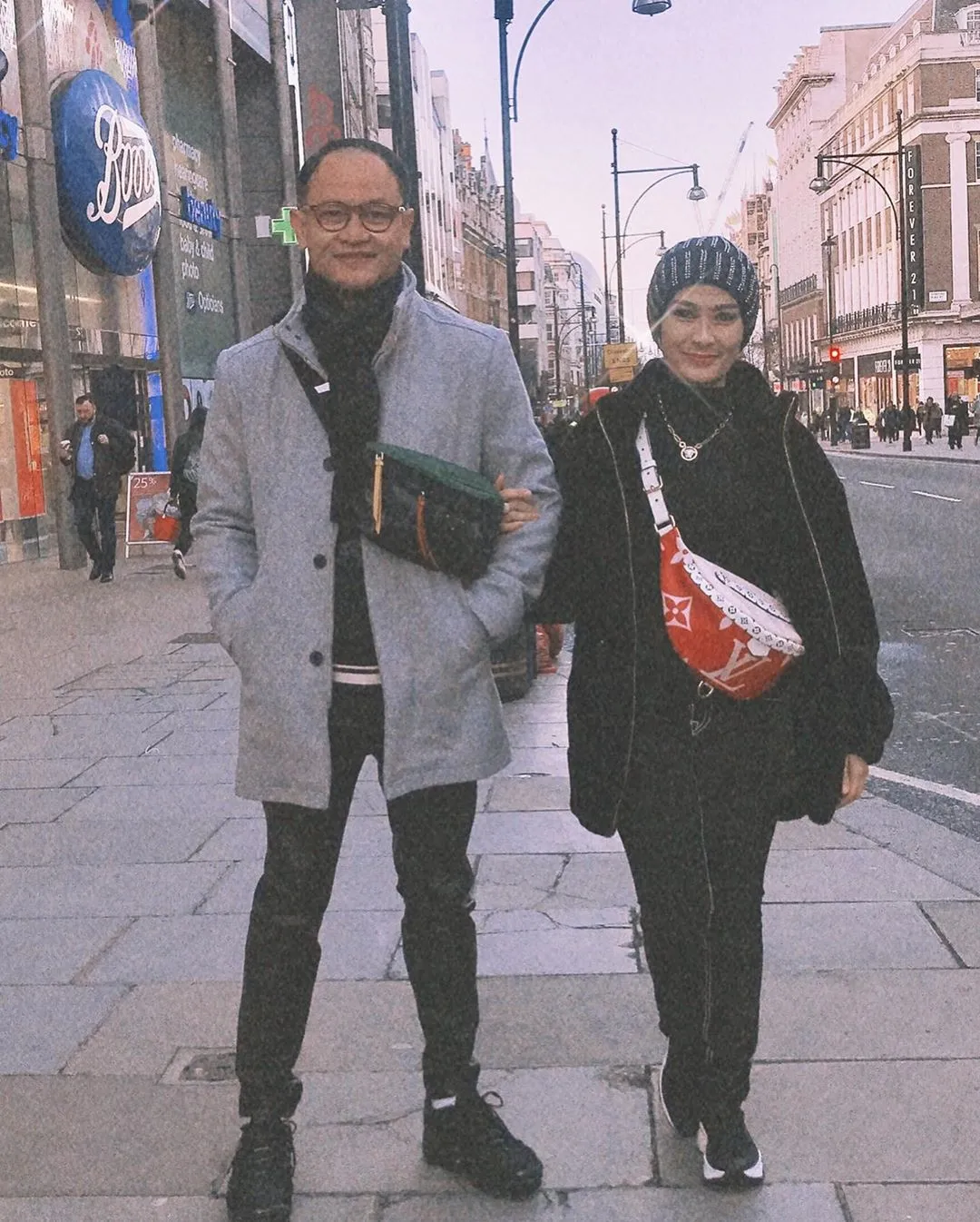 Iis dan Satrio © instagram/isdadahlia