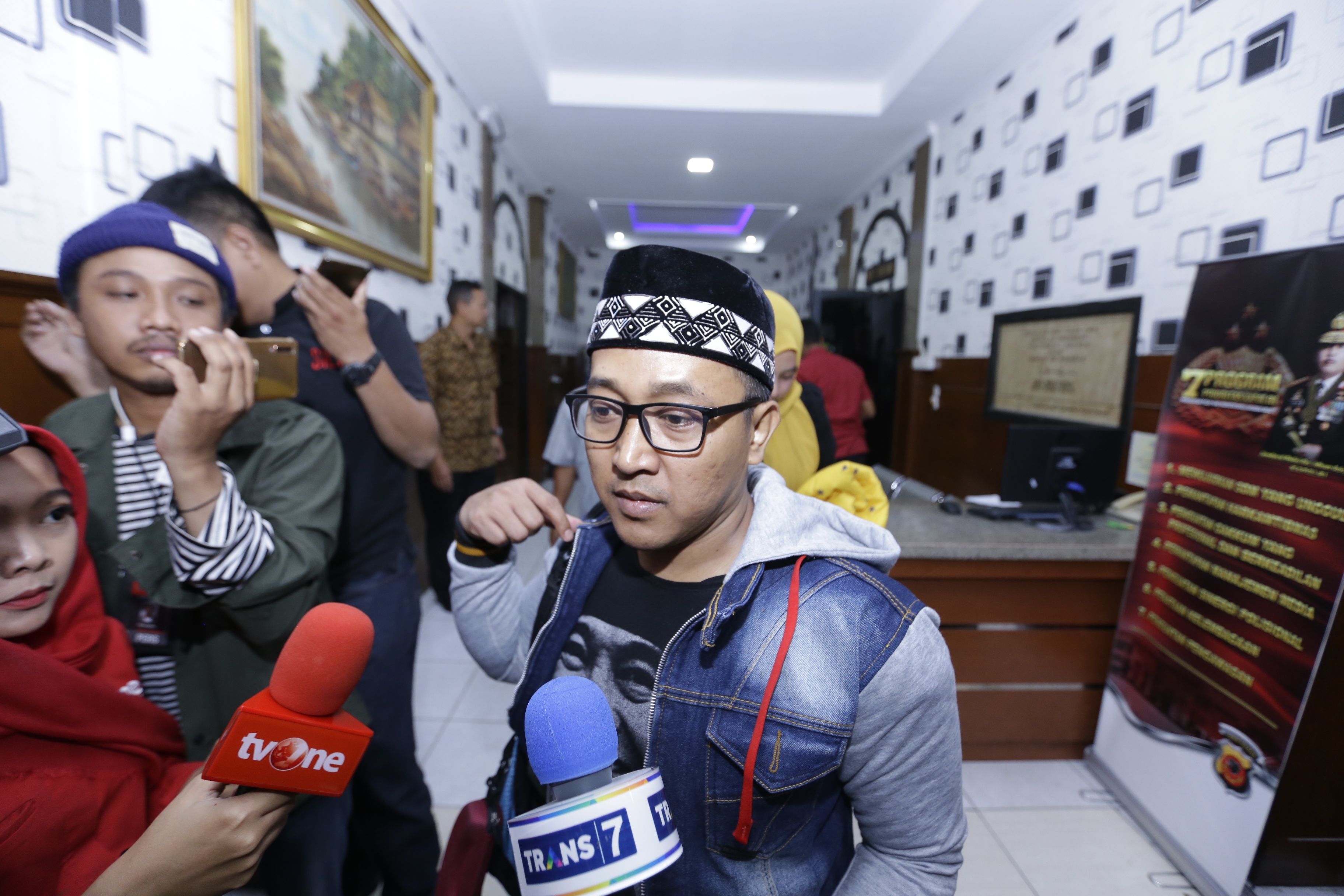 Hasil Visum Polisi Keluar, Misteri Warna Biru di Jari Mendiang Lina Jubaedah Terungkap - KapanLagi.com