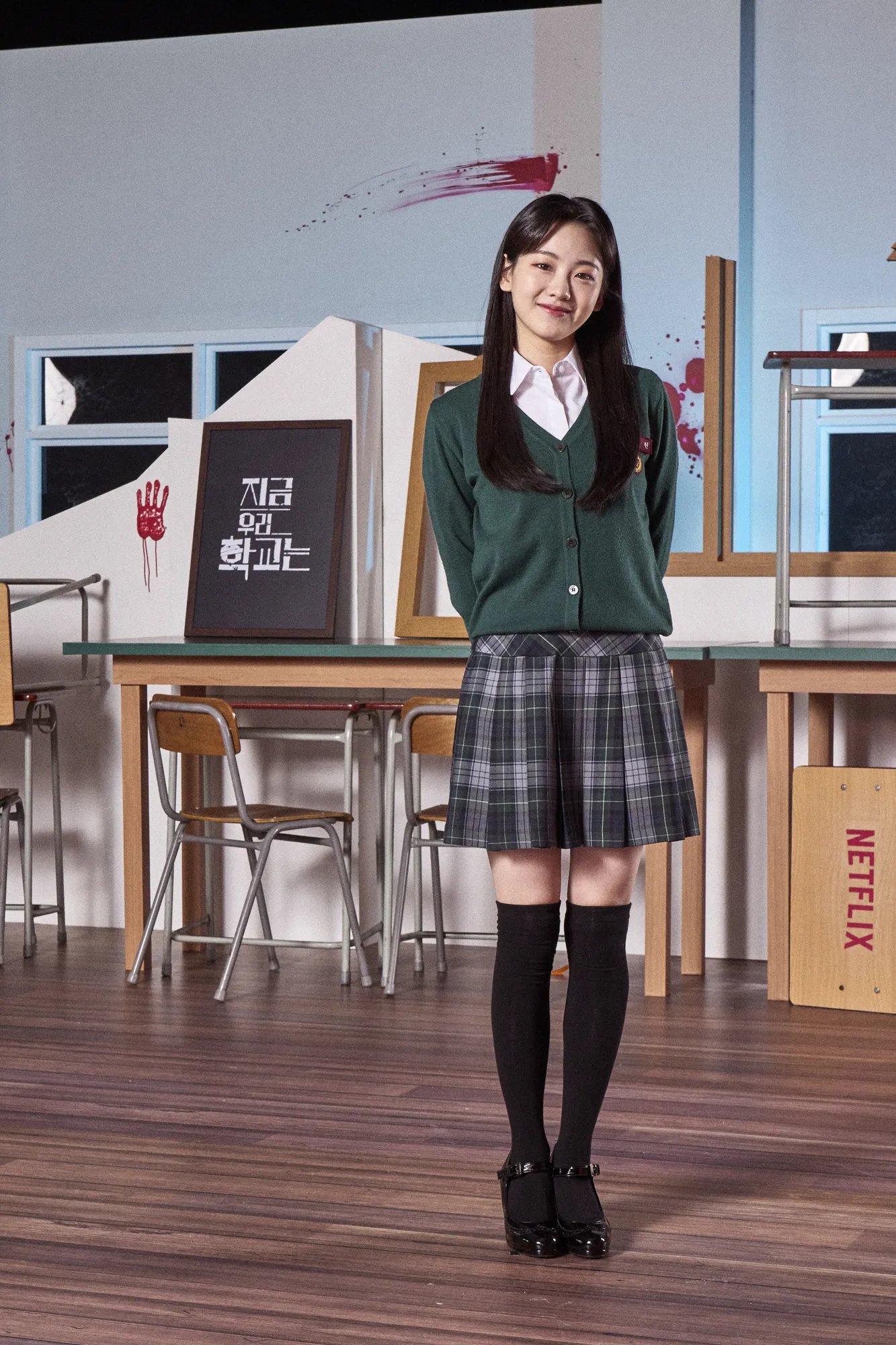Sementara itu, Cho Yi Hyun memerankan Choi Nam Ra yang merupakan seorang ketua kelas pintar. Wabah virus zombie mengubah Nam Ra yang awalnya nggak akrab dengan teman-temannya.