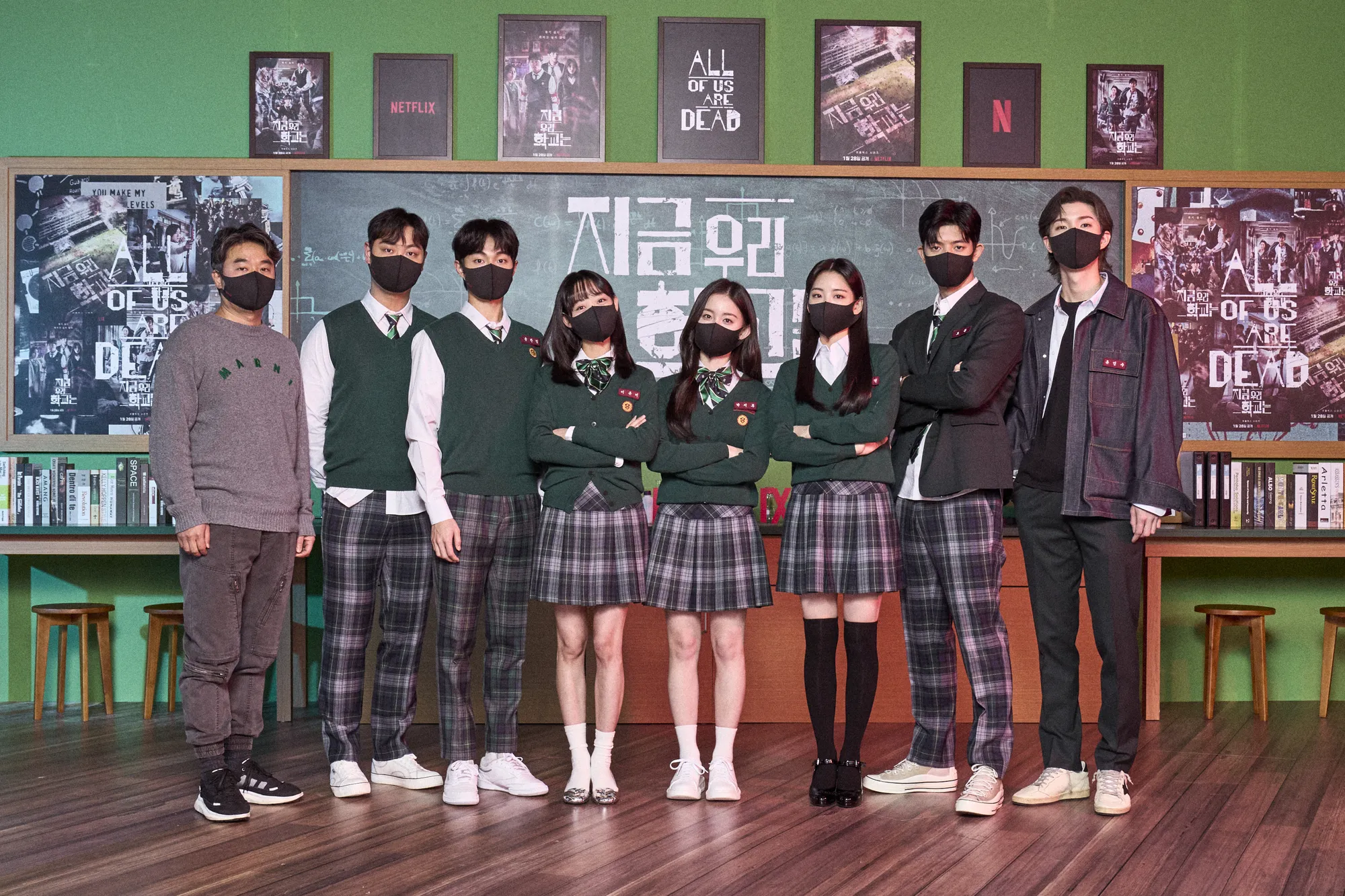 Nah, siapa nih KLovers yang makin nggak sabar nonton drama ALL OF US ARE DEAD? Jangan sampai ketinggalan episode pertamanya di Netflix pada Jumat, 28 Januari 2022 nanti ya.
