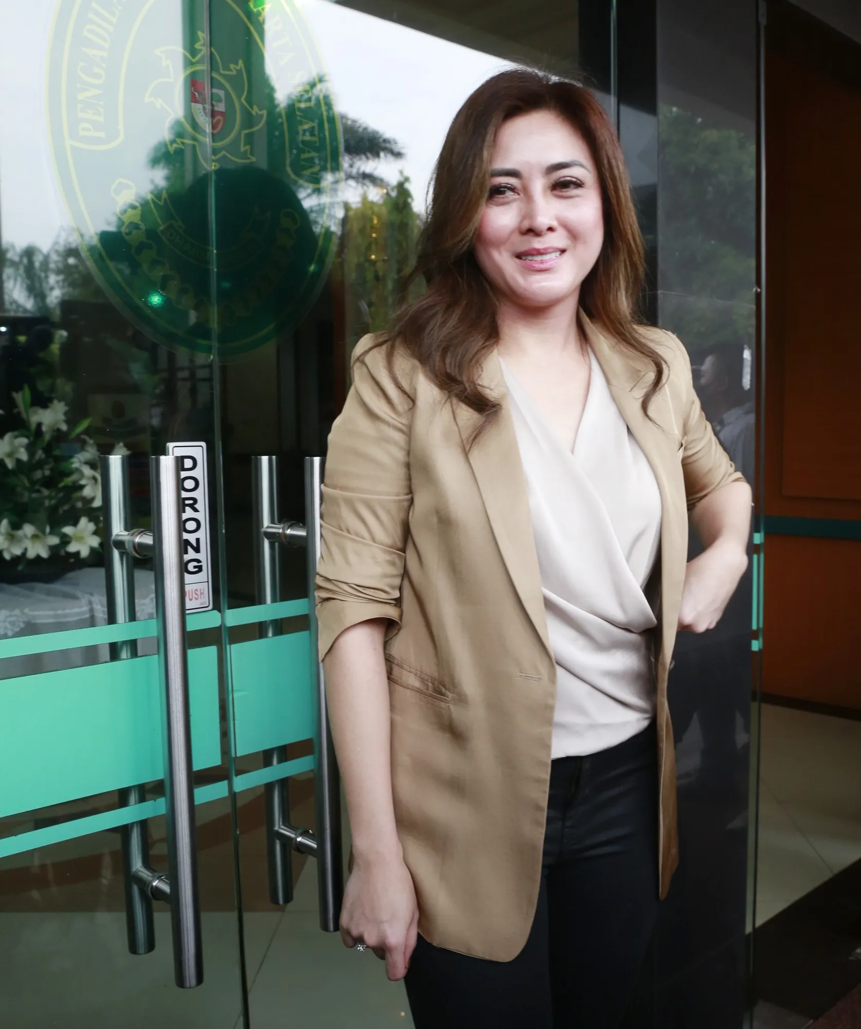 Dhena Devanka kala sidang cerai dengan Jonathan Frizzy © KapanLagi.com/Muhammad Akrom Sukarya