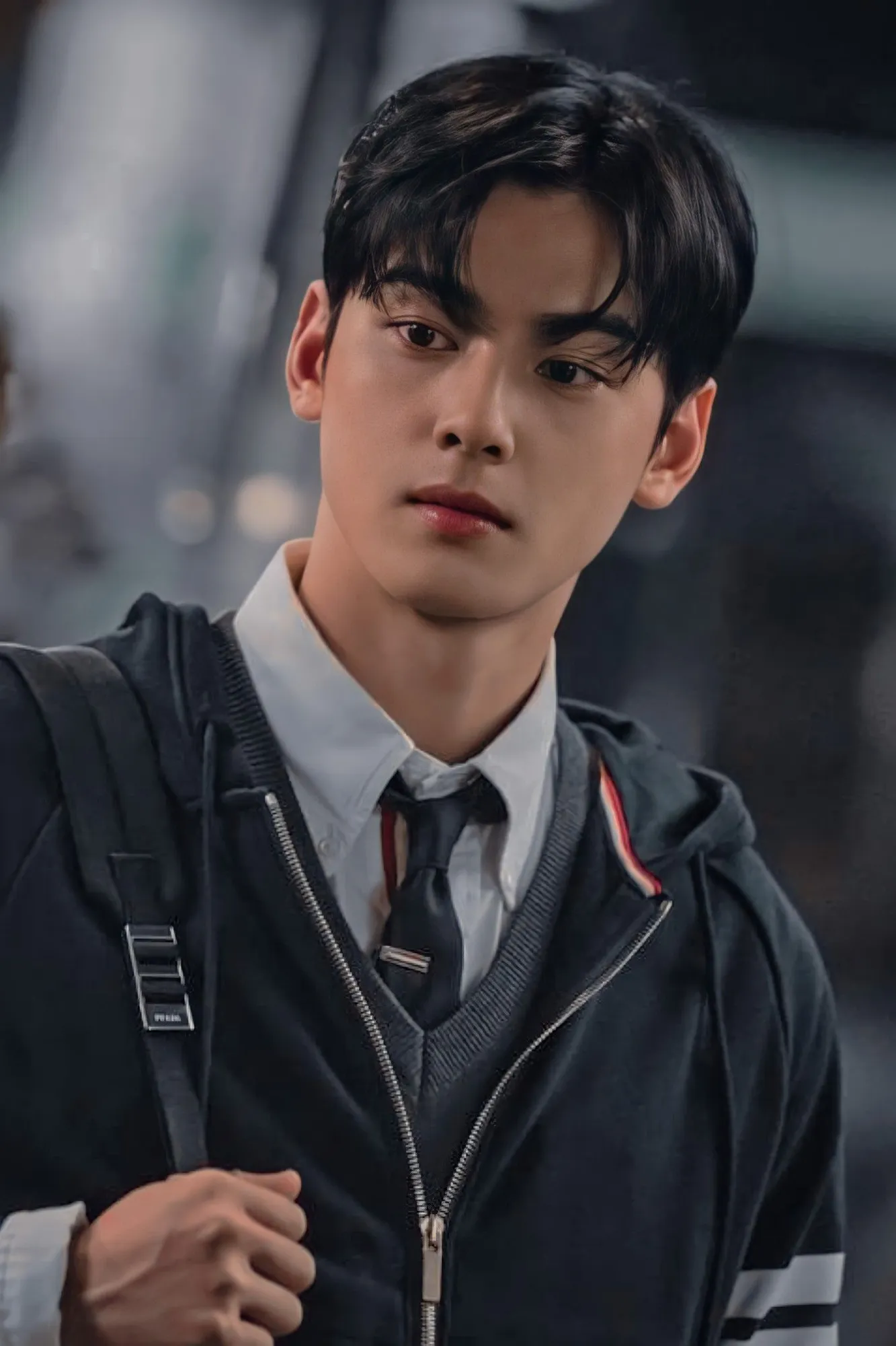 Tahu nggak pas di sekolah dulu, Cha Eun Woo masuk kategori cowok pintar bahkan katanya sering masuk ranking 3 besar.