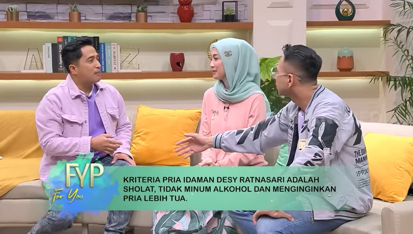 Foto Desy Ratnasari Malu-Malu Ungkap Didekati Tiga Pria, Anak Mimpi