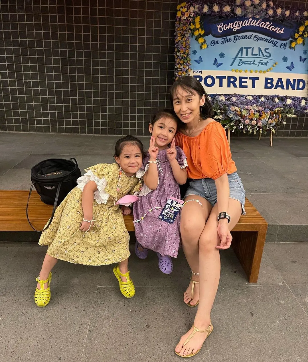 Dulunya Yenny AFI juga dikenal dengan peserta yang suka minder dan berkacamata. Namun namanya pun juga kalah bersina dari beberapa finalis lainnya.