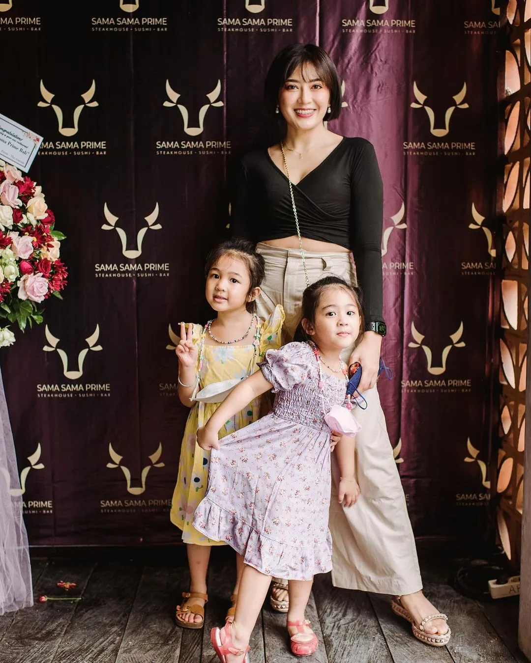 Aktif sekali di media sosial instagram, Yenny kini fokus bersama keluarganya. Dirinya menyibukkan diri dengan momong dua anak cantiknya.