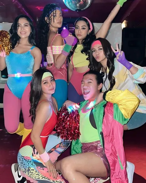 Netizen pun mengomentari penampilan wanita kelahiran 23 September 1995 tersebut "makin ke sini, makin ke sana". Bagaimana komentar KLovers?