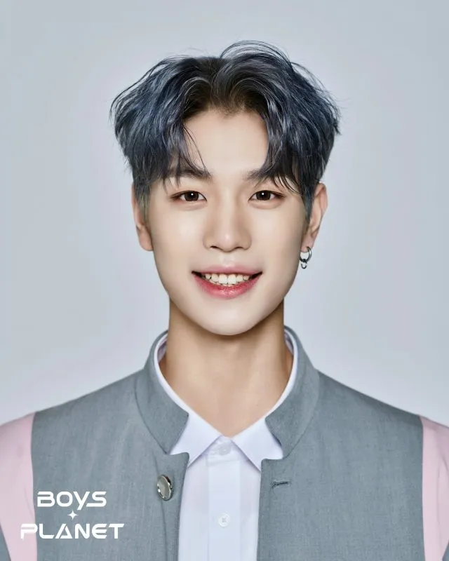 Chen Liang kelahiran 9 September 2000 yang berasal dari Guandong, China. Ia seorang trainee individual yang mengagumi BTS dan jago surfing.