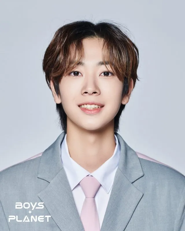 Itsuki kelahiran 16 September 2006 dan berasal dari Tokyo, Jepang. Ia merupakan trainee dari MLD Entertainment yang suka dengerin musik dan mengagumi TREASURE.