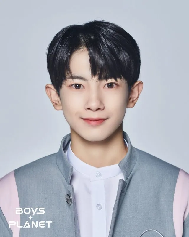 Kei lahir pada 17 Juli 2006 dan berasal dari Osaka, Jepang. Ia trainee dari STARDUST Entertainmnet yang suka bicara kalau tidur.