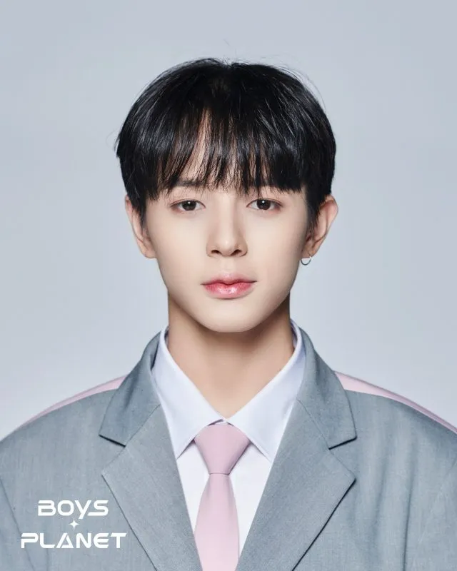 Nice kelahiran 27 Agustus 2000 yang berasal dari Thailand. Ia seorang trainee individu yang mengagumi Taeyong NCT dan bisa menirukan suara monyet.