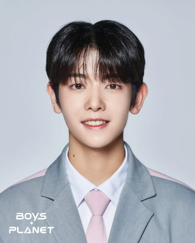 Osuke lahir pada 15 Mei 2003 yang berasal dari Aichi, Jepang. Ia tidak dari agensi manapun dan bisa bahasa Korea serta mengagumi V BTS.
