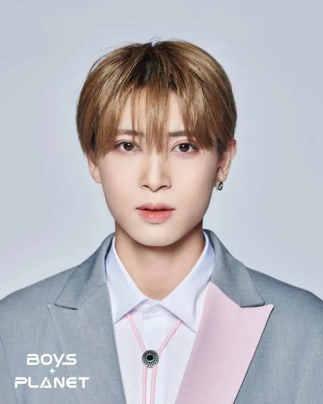 Yutaka lahir pada 13 Maret 1999 dan berasal dari Tokyo, Jepang. Ia juga seorang trainee individual yang suka koleksi action figur dan bercermin serta pede dengan abs-nya.