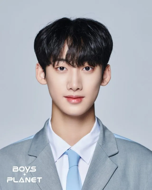 Han Seo Bin lahir 2 Juli 2006 dari agensi H1GHR MUSIC. Punya bakat melawak dan menjadikan J-Hope BTS sebagai role model.