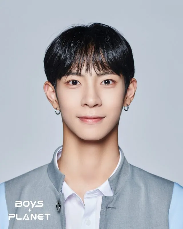 Hong Keon Hee lahir 15 November 2004 dari Redstart ENM. Cowok bertinggi 187 meter ini ngefans banget sama SEVENTEEN.