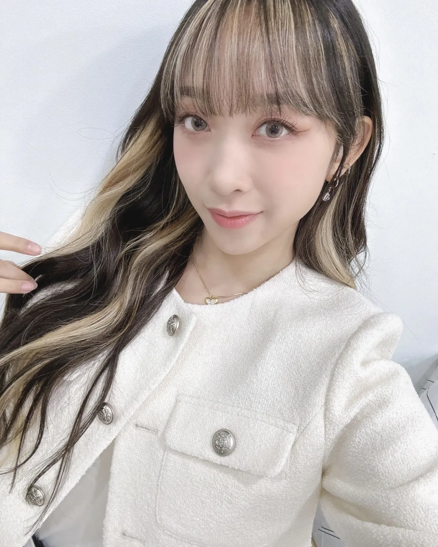 Well gimana komentar KLovers dengan pesona Dita di musim semi? Ratu musim semi kebanggaan kita kan?