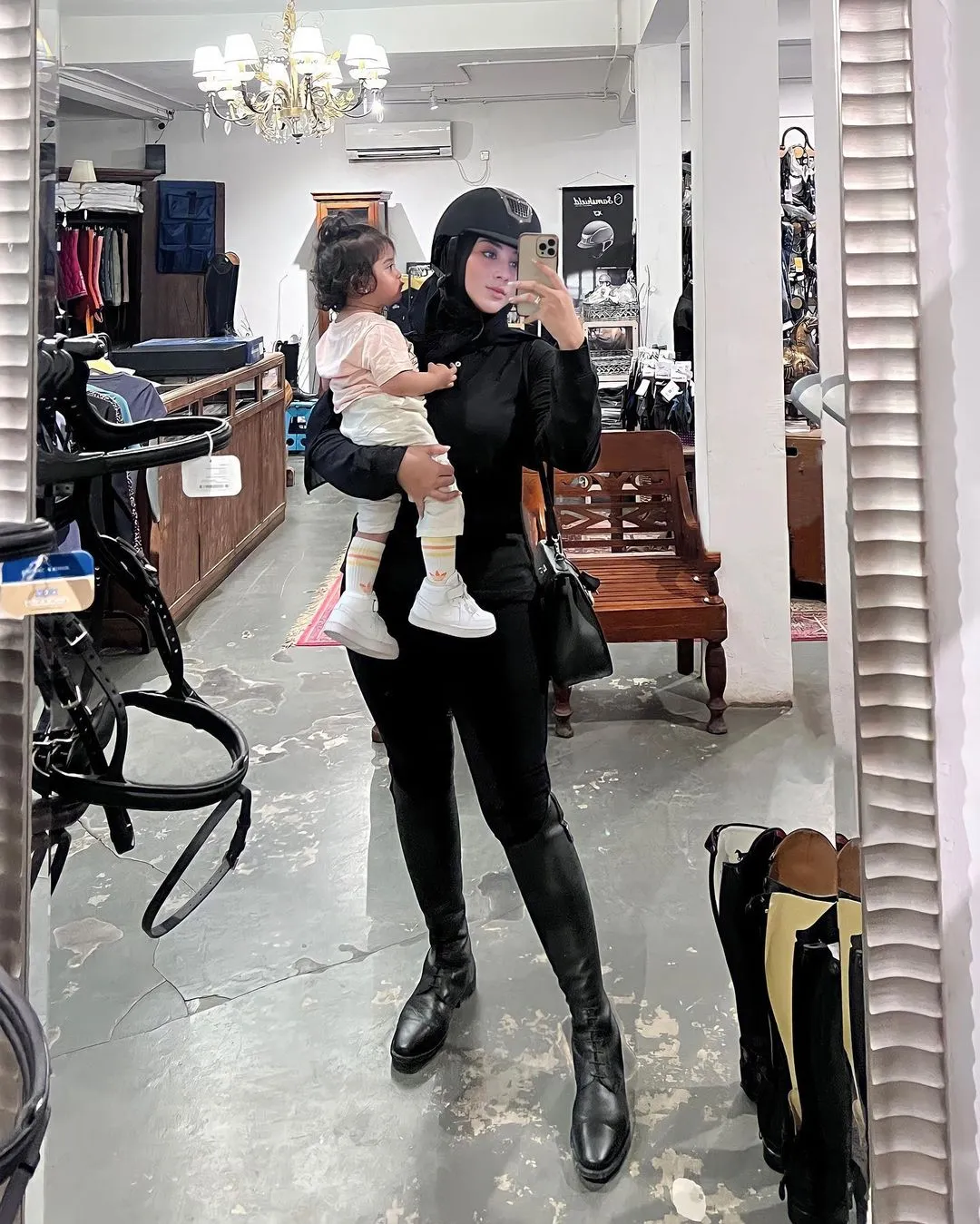 Margin Wieheerm mantab berhijab (credit: instagram.com/marginw)