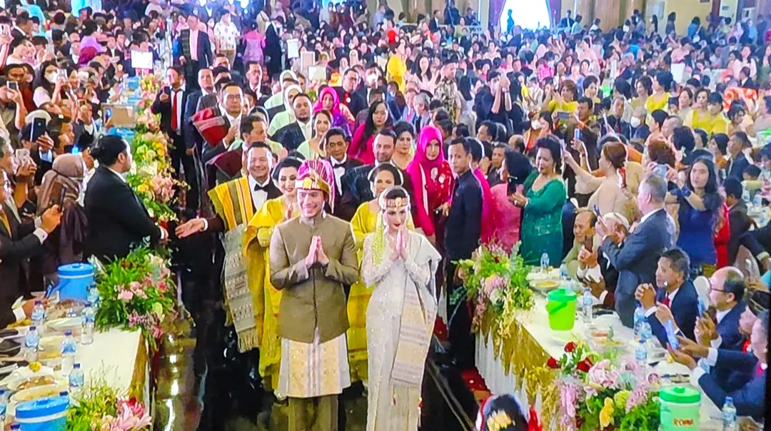 Pesta Adat Penuh Kemewahan