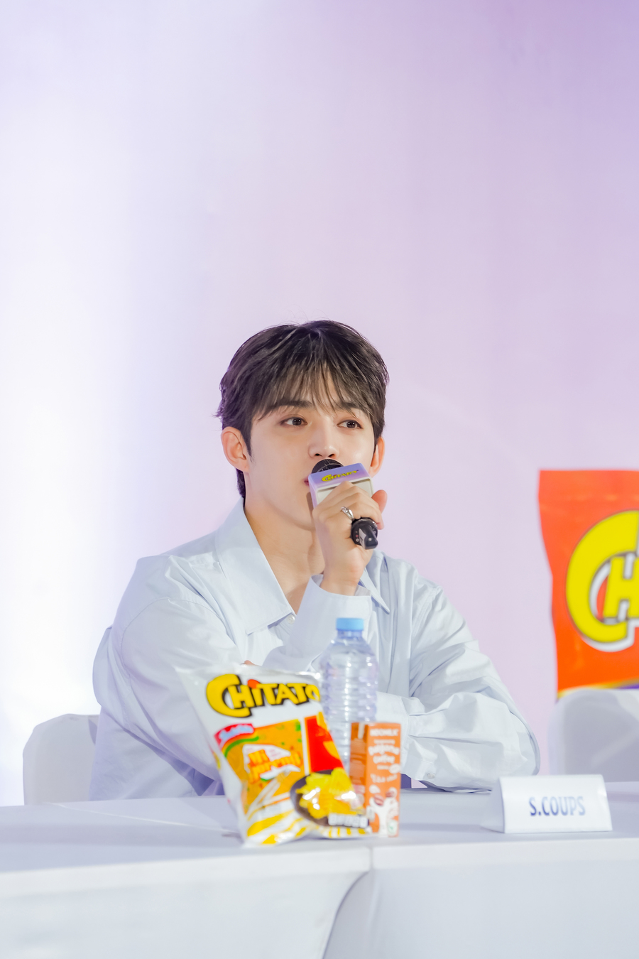 As the leader of SEVENTEEN, S.COUPS encourages fans to be bolder in living life their own way in accordance with Chitato's Lead The Wave campaign