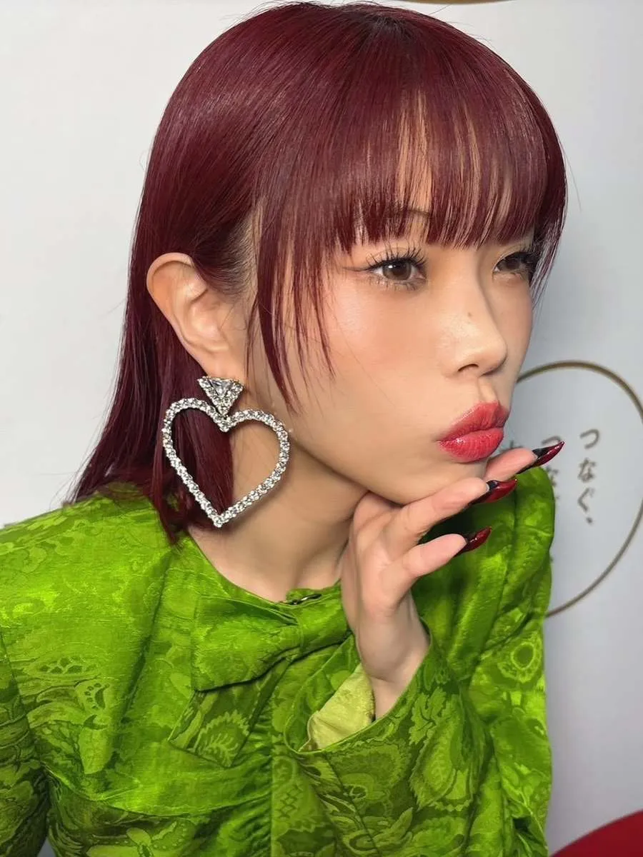 Profil AiNA THE END (credit: instagram.com/@ainatheend_official)