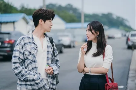 5 Tipe Cerita Romantis Ala Drakor, Cinta Segitiga yang Intens Sampai Kisah Kasih di Sekolah!