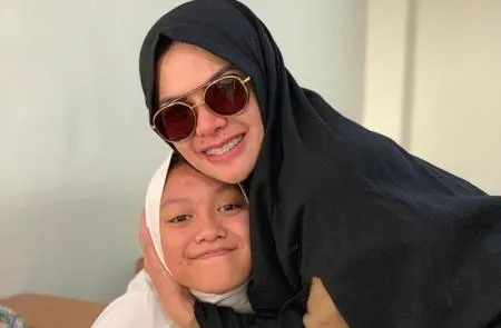 6 Anak Selebriti Ini Menimba Ilmu di Pesantren, Ada Pesan Haru yang Disematkan Orangtua Demi Masa Depan Mereka yang Lebih Baik