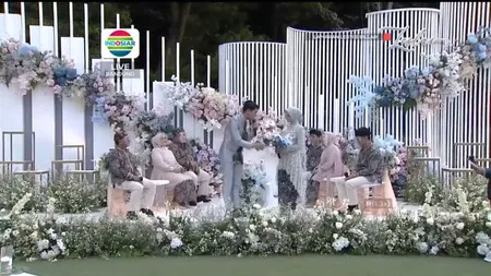 6 Momen Manis Rizky Billar Nyanyikan 'Melamarmu' Disambung Penyerahan Cincin, Bikin Mata Berkaca-Kaca