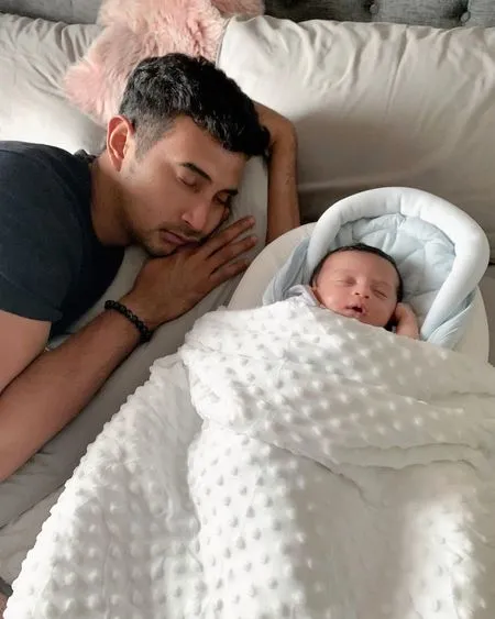 6 Potret Baby Guzel Anak Ali Syakieb dan Margin Wieheerm yang Kini Berusia 1 Bulan, Cantik Banget Bak Putri Turki - Suka Tersenyum Saat Tidur