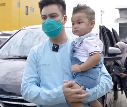 6 Potret Baim Wong Beli Bus, Kira-kira Untuk Konten Apa Lagi ya?