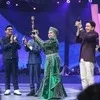 6 Potret Elvy Sukaesih Raih Penghargaan Khusus di IDA 2024, Tampil Cantik dalam Balutan Gaun Berkilau 