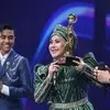 6 Potret Elvy Sukaesih Raih Penghargaan Khusus di IDA 2024, Tampil Cantik dalam Balutan Gaun Berkilau 