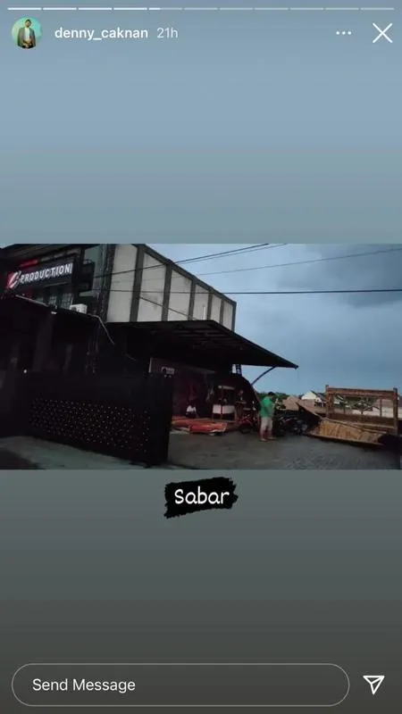 6 Potret Kantor Denny Caknan Porak-Poranda Karena Angin Kencang, Sepeda Motor Ambruk Tertimpa Material Bangunan