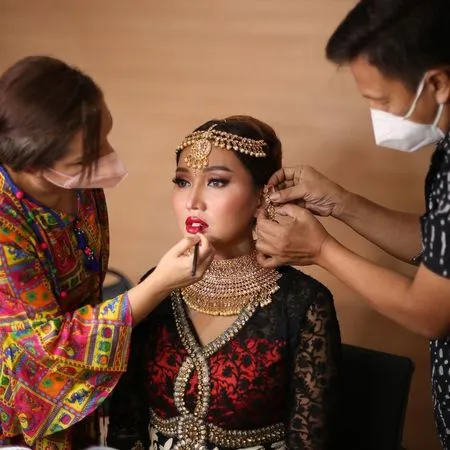 6 Potret Lucinta Luna Tampil Ala Gadis India Sambil Joget, Bikin Pangling Sampai Disebut Mirip Ayu Ting Ting - Netizen: Awas Bayinya Keluar