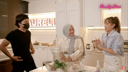 6 Potret Dapur Mewah Aurel Hermansyah yang Cantik Bernuansa Putih Bersih, Cuma Dipakai Untuk Bikin Konten - Dilengkapi Oven dan Panci Mahal