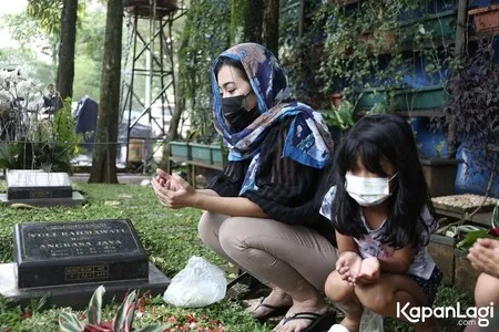 6 Potret Nia Anggia Kakak Julia Perez, Masih Sering Tangisi Almarhumah - Kerap Buat Makanan Favorit Jupe Untuk Usir Rindu