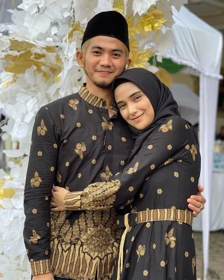 6 Potret Perdana Kemesraan Rizki DA dan Nadya Mustika Setelah Dikabarkan Rujuk, Pelukan di Pernikahan Dinda Permata - Kompak Pakai Outfit Couple