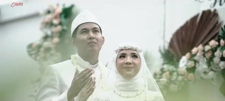 6 Potret Pernikahan Kakak Nissa Sabyan, Anggun Dalam Balutan Busana Serba Putih