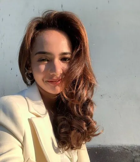 6 Potret Pesona Dianda Sabrina Bintang Sinetron 'DARI JENDELA SMP', Cantik Punya Gaya Fashion yang Modis Abis