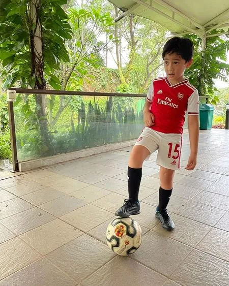 6 Potret Rafathar Main Bola, Netizen Sebut Pesonanya Makin Ganteng - Miliki Bakat dari Sang Ayah