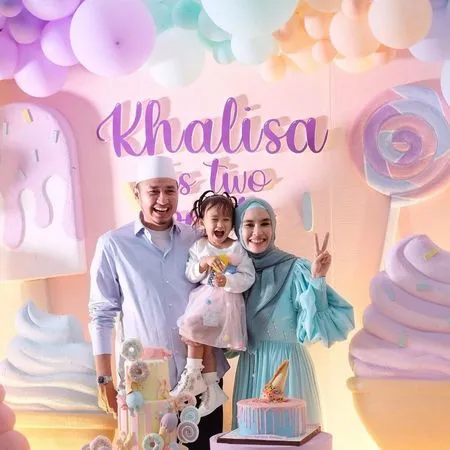6 Potret Ulang Tahun Khalisa Anak Kartika Putri, Dirayakan Meriah dengan Tema 'Sweet Treats' - Dekorasi Mewah Abis Sampai Bikin Bengong