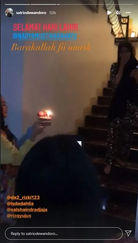 6 Potret Ulang Tahun Nadya Mustika, Iis Dahlia Beri Kejutan Manis - Dianggap Seperti Mantu Sendiri
