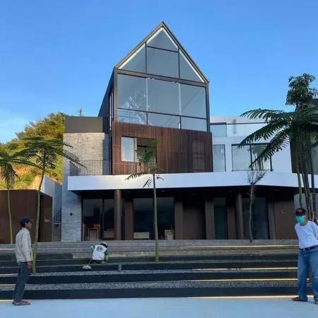 6 Potret Vila Milik Rachel Vennya di Bandung yang Hampir Selesai, Mewah & Dilengkapi Infinity Pool!
