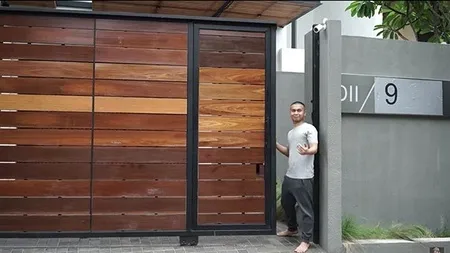 6 Selebriti Ini Tinggal di Rumah Angker, Penghuni Gaibnya Bisa Bikin Kamu Merinding!