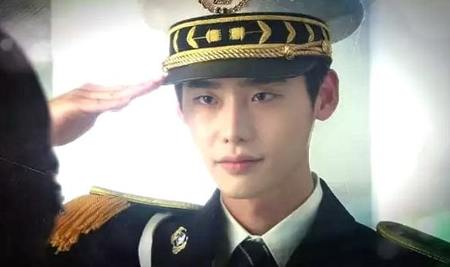 7 Aktor Dan K Pop Idol Yang Makin Ganteng Pakai Seragam