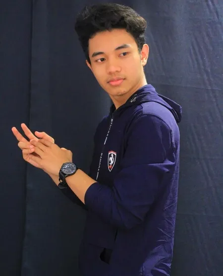 7 Fakta Fiki Naki Youtuber Jago Berbagai Bahasa yang Dijuluki International Playboy