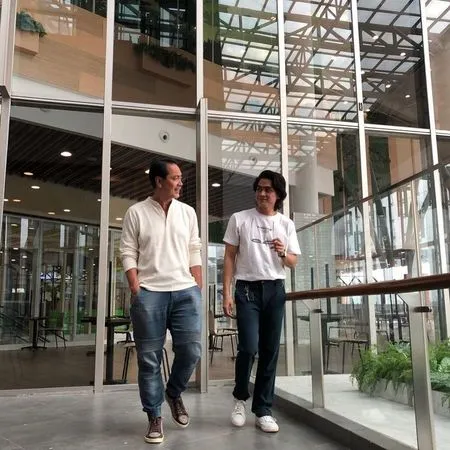 7 Foto Adipura Prabahaswara Bintang Sinetron 'BUKU HARIAN SEORANG ISTRI' dengan Anak Tercinta, Sama-sama Ganteng - Komentar Kevin Kambey Jadi Sorotan