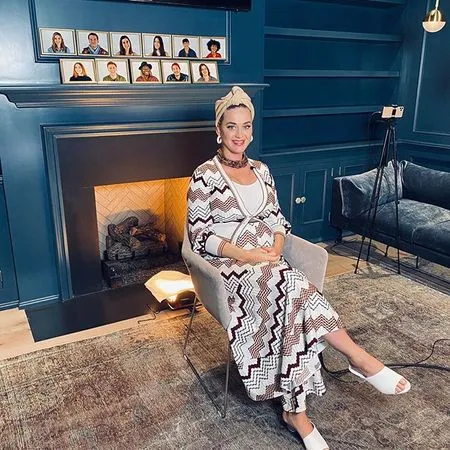 7 Foto Katy Perry yang Sedang Hamil Besar, Tetap Cantik Meski Suka Pakai Kostum Unik