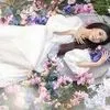 7 Foto Pemotretan Terbaru Sarwendah bersama Kedua Putrinya, Pose Cantik di Taman Rumah