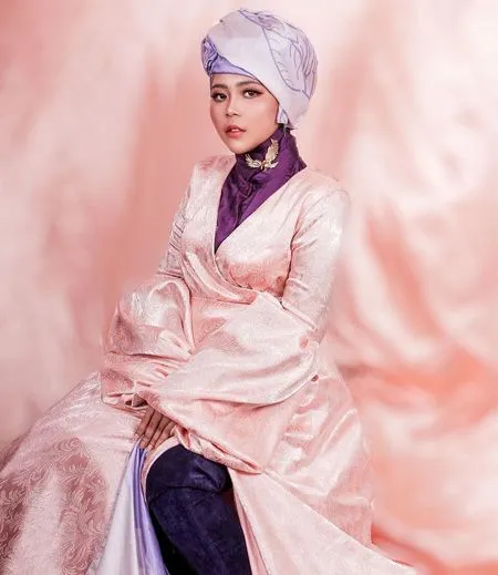 7 Foto Selfi LIDA dalam Pemotretan Terbaru, Tampak Makin Langsing dan Cantik Pakai Outfit Hitam Putih - Penuh Pesona Bak Koboi