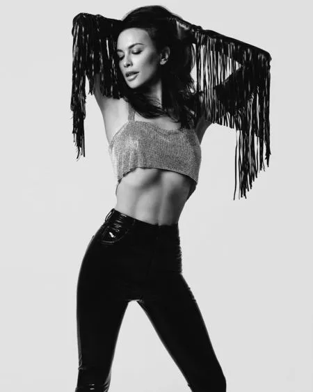 7 Foto Sophia Latjuba Tampil Fierce dan Seksi Dalam Pemotretan Terbaru, Pamer Killer Abs Bikin Lupa Kalau Sudah Berusia Setengah Abad